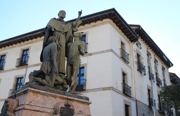 Estatua de Fray Andrés de Urdaneta (Ordizia) - Qué visitar en el País Vasco